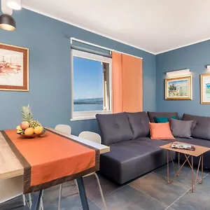 https://apartmani-heni.primorje-gorskikotar.com