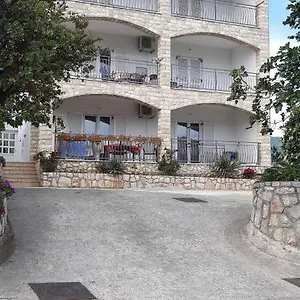 https://apartmani-kevric.primorje-gorskikotar.com